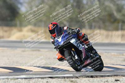 media/Dec-01-2025-Moto Forza (Mon) [[2daa91e15f]]/2-Intermediate Group/Session 3 (Turn 3)/